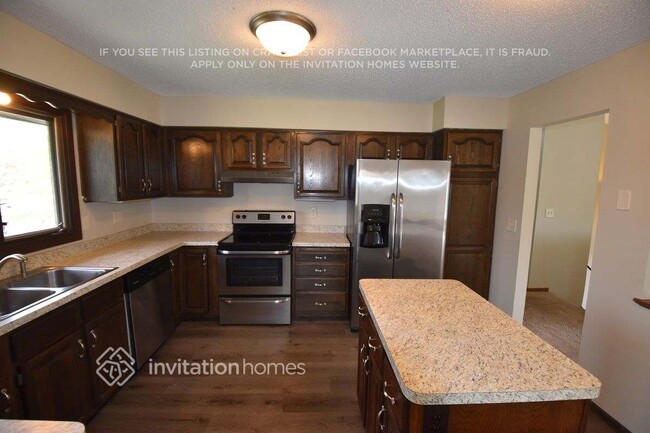 Foto del edificio - 943 Pine View Ct