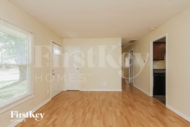 Foto del edificio - 703 E Streamwood Blvd