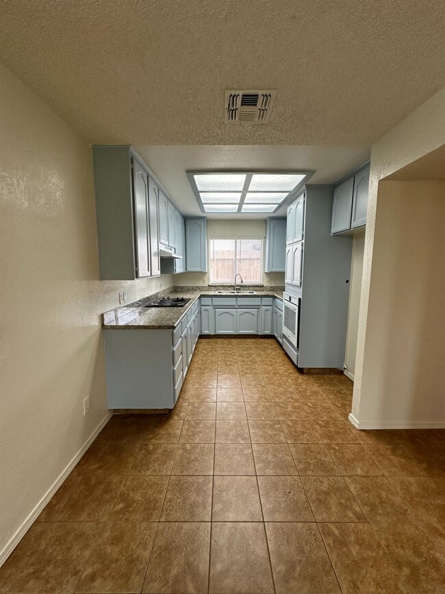 Foto del edificio - 2352 N Katy Ave