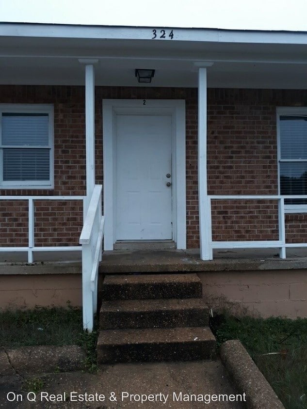 Primary Photo - 324 Russell Dr
