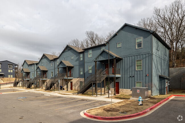 Building Photo - The Retreat at Fayetteville