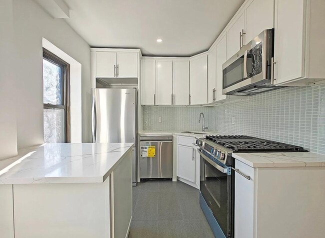 Foto del edificio - 27010 Grand Central Pkwy - APT 7D