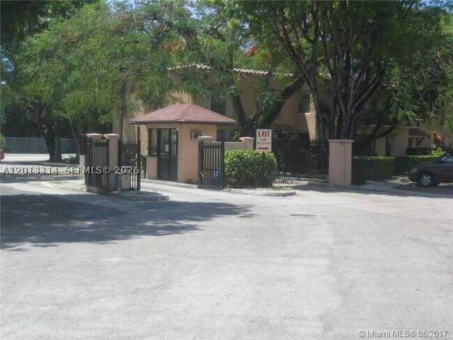 Foto del edificio - 10794 N Kendall Dr