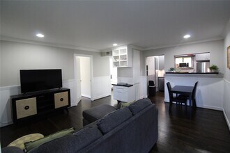 Building Photo - 4719 Oakshire Dr