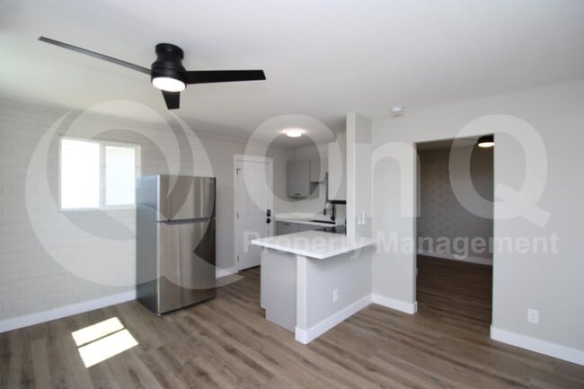 Building Photo - 802 S 11th Ave