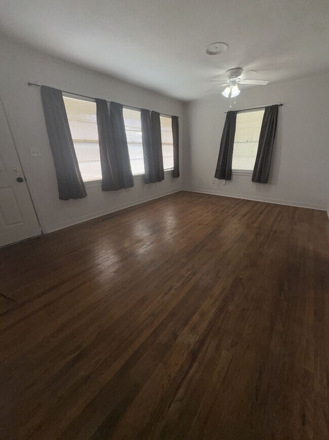 Foto del edificio - 4049 Norwood Dr