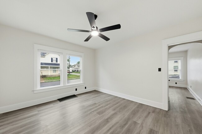 Building Photo - 1400 Woodlawn Ave