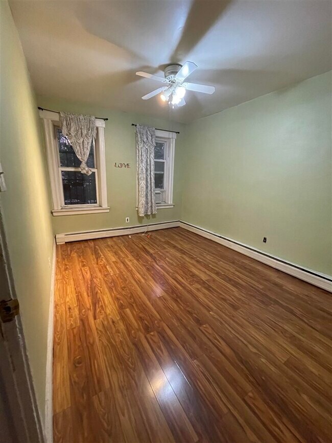 Foto del edificio - 389 Summit Ave