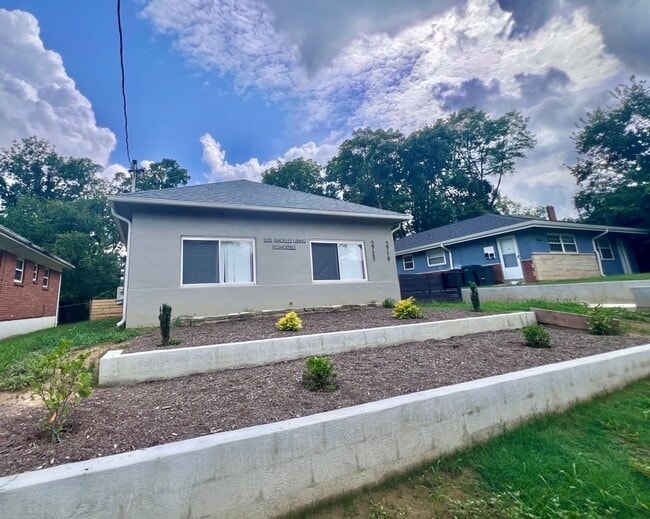 Photo - 3719-3721 Kirkup Ave Apartment