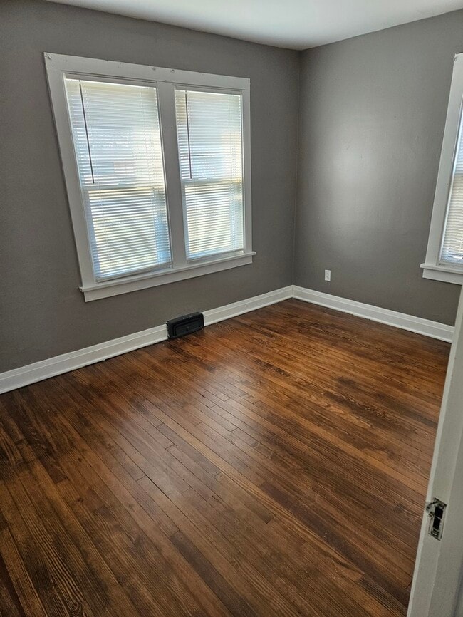 Foto del edificio - 4727 Massachusetts St