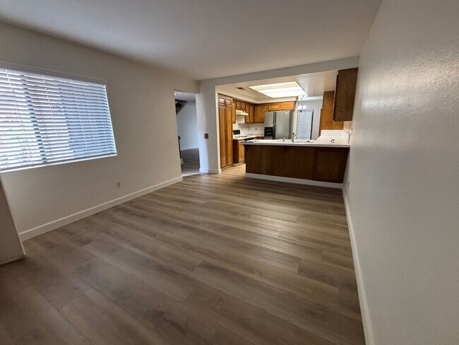 Foto del edificio - Spacious Updated Bonita Condo