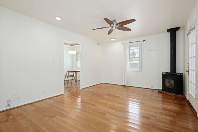 Foto del edificio - Charming One-Bedroom Retreat in Santa Barb...