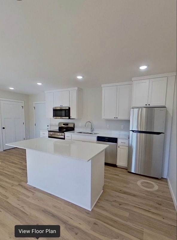 Building Photo - 104 8th Ave SW