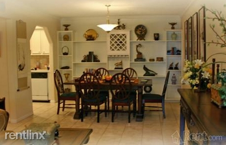 Foto del edificio - 2828 Rogerdale Rd