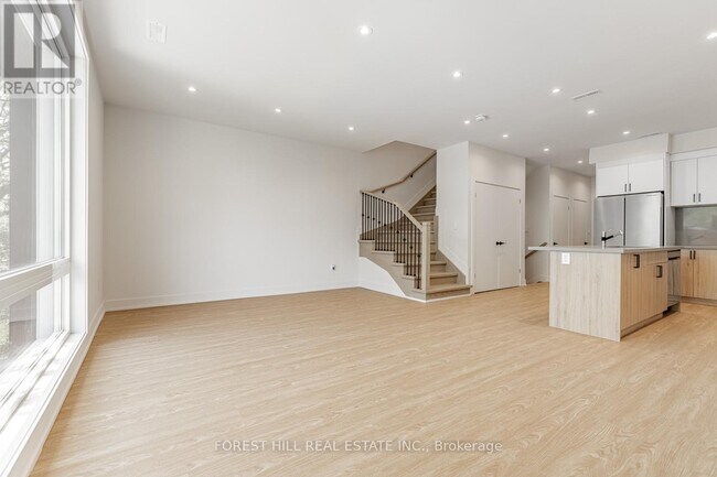 Building Photo - 124 Kenwood Ave