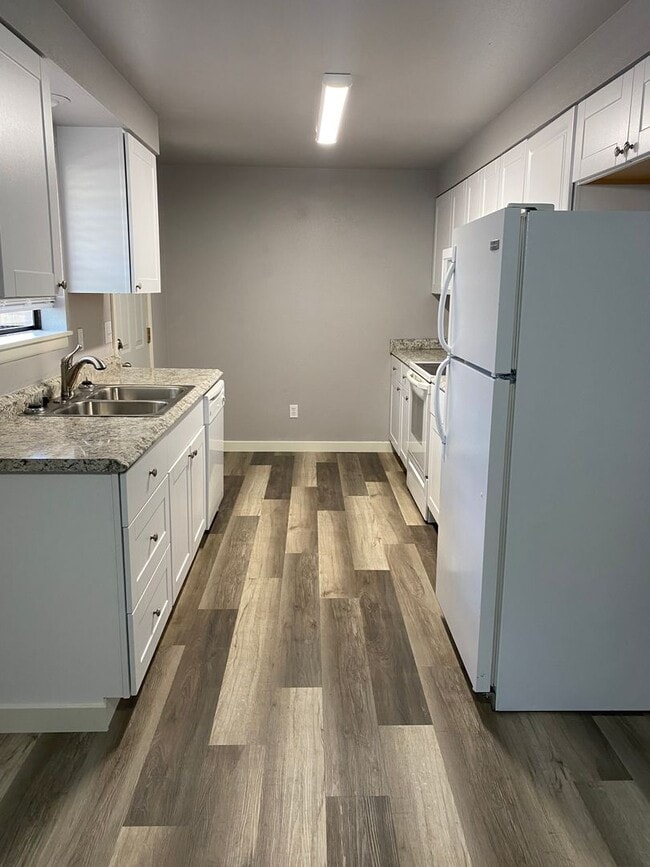 Foto del edificio - 5223-5225 N Pinegrove Ct