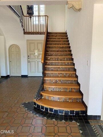 Foto del edificio - 887 Flintridge Ave