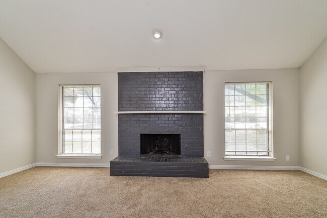 Building Photo - Spacious 4-Bedroom Lewisville Home