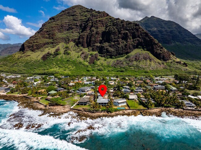 Foto del edificio - Ocean Front Property in Waianae with a quiet rural setting 3/3 Single Family Home and a 2/1 Cottage