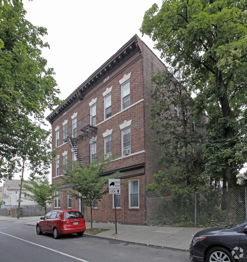 Primary Photo - 351 Van Duzer St