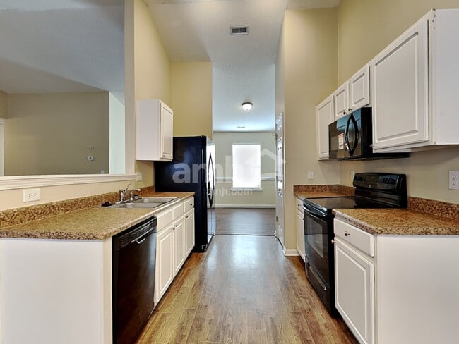 Building Photo - 919 Pebblestone Dr