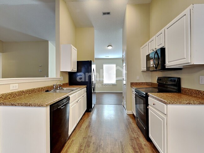 Foto del edificio - 919 Pebblestone Dr