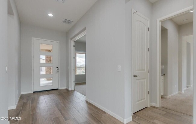 Building Photo - 4390 Noble Dr