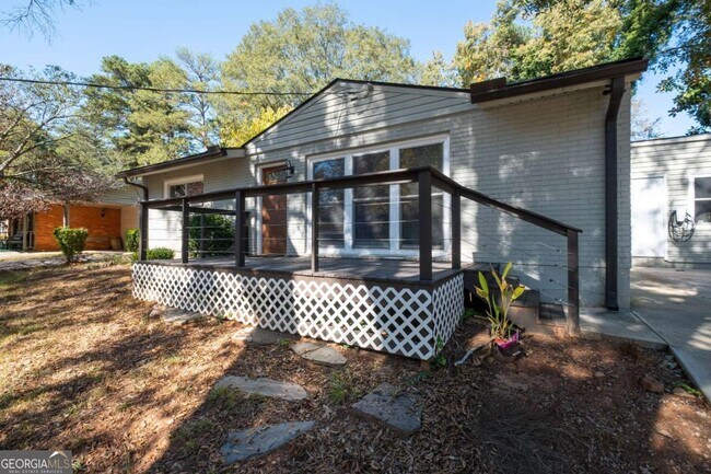 Foto del edificio - 3442 Longleaf Dr