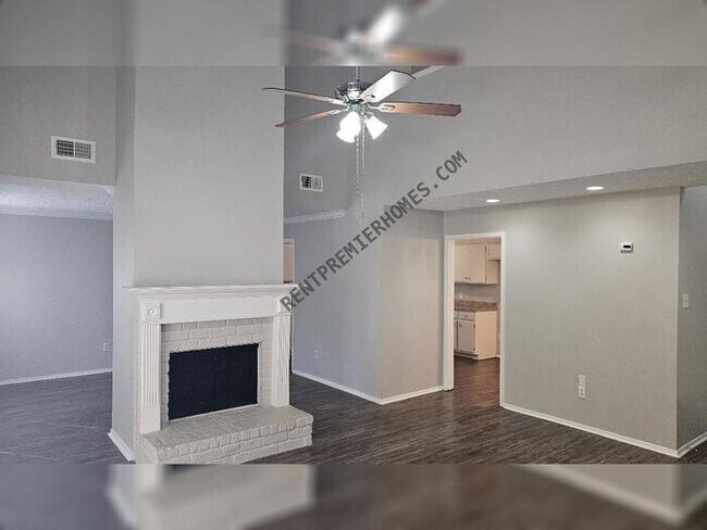 Foto del edificio - 90 Yewleaf Dr