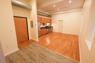 Building Photo - 960 Broadway