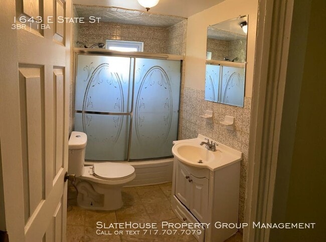 Building Photo - Spacious House Near Park!