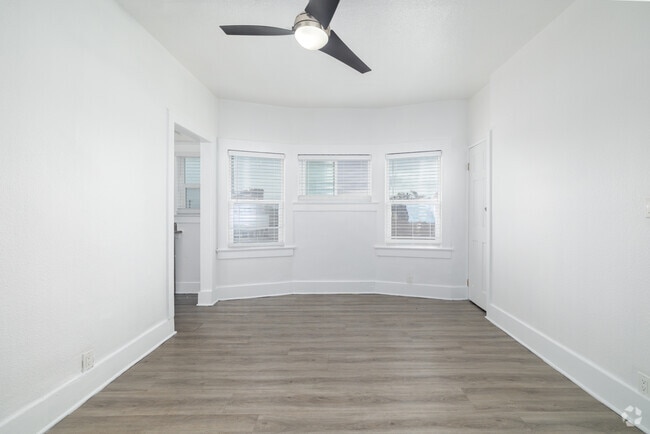 Studio - 350SF (2) - Living room - Leo Lofts