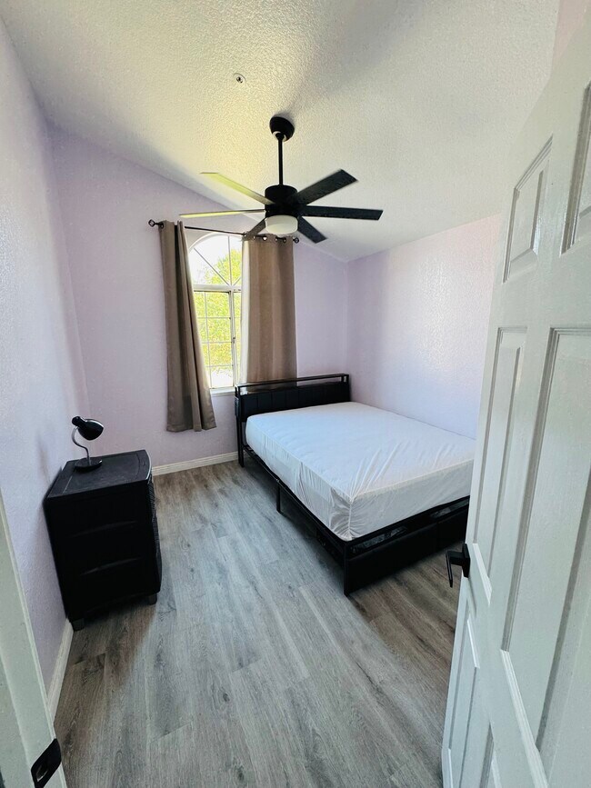 Foto del edificio - 13661 Kings Canyon Ct