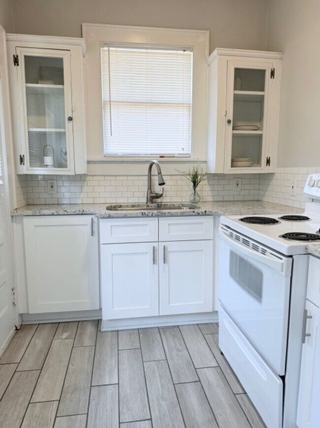 Foto del edificio - 1817 Thomas Ave