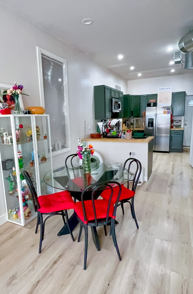 Foto del edificio - 1812 W 23rd St