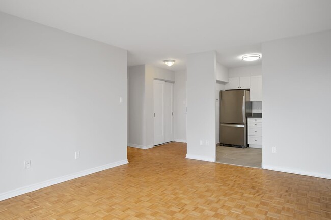 Building Photo - Le Paris Apartments