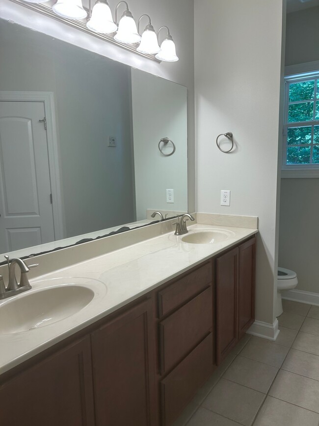 Building Photo - 506 Weatherford Dr