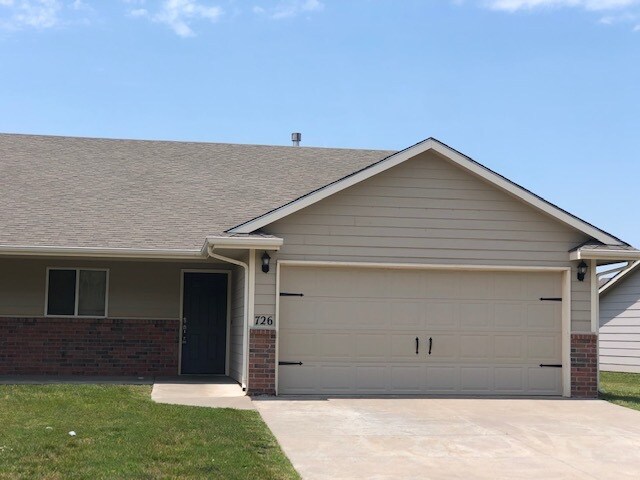Foto principal - 726 Highland Ridge Dr