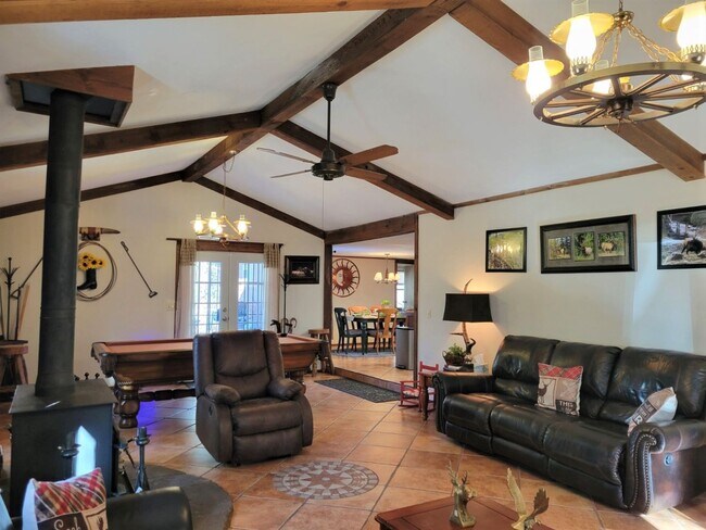 Building Photo - Ponderosa Lodge
