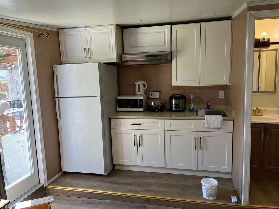 Electric cook - 1352 N Orange Ave