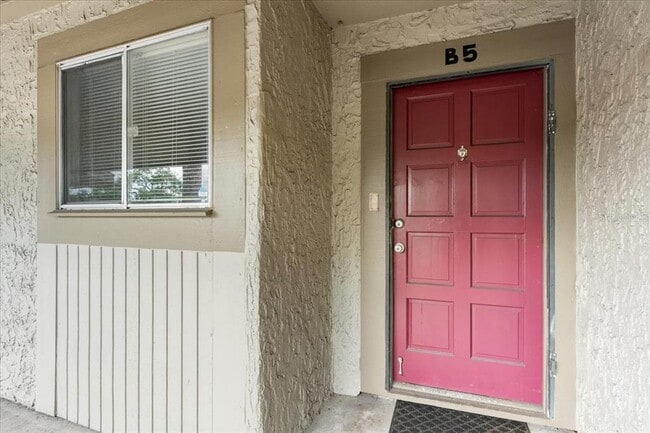 Building Photo - 6332 Newtown Cir