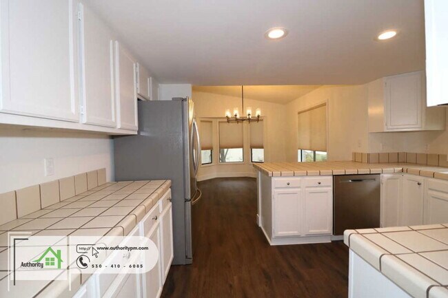 Building Photo - 1879 Tiburon Dr