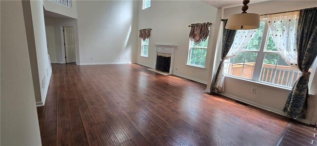 Building Photo - 3811 Roxfield Dr NE