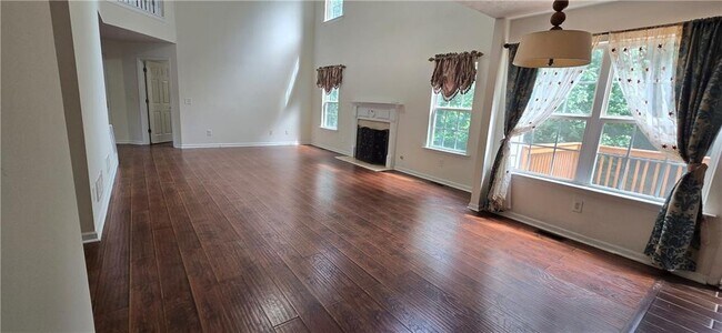 Foto del edificio - 3811 Roxfield Dr NE