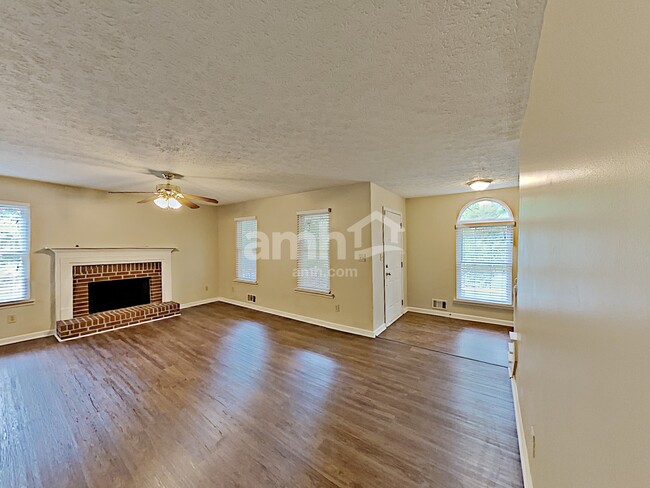 Building Photo - 126 King William Drive