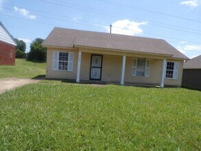 Building Photo - 3583 Russelwood Dr
