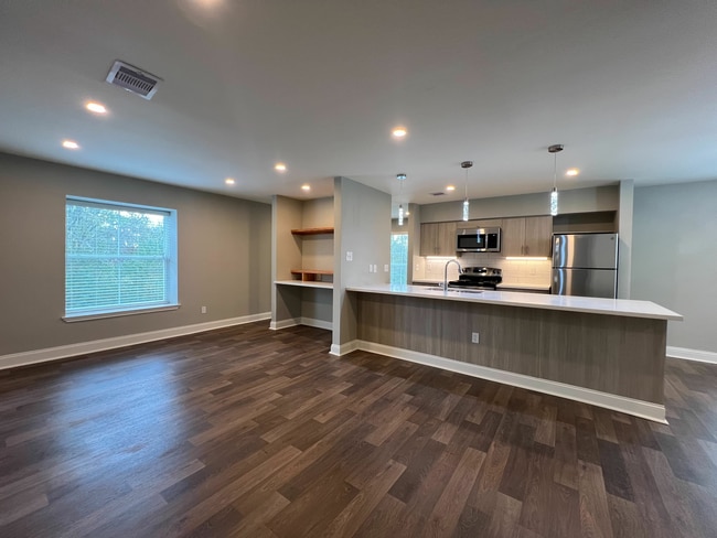Foto del edificio - Woodway Garden Townhomes