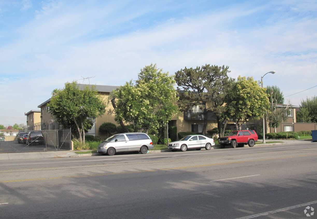 Primary Photo - 7725 Laurel Canyon Blvd