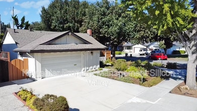 Building Photo - 153 Noyo Dr
