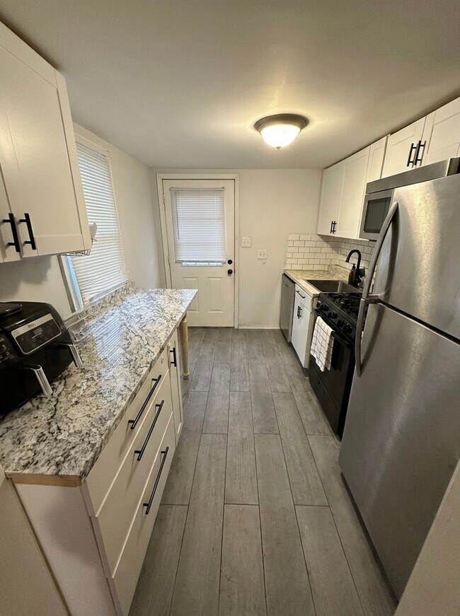 Building Photo - 3933 James St